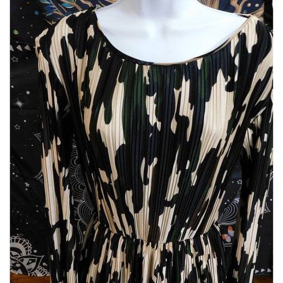 Truth by Republic Camo Tiered Midi Dress - Picture 4 of 7